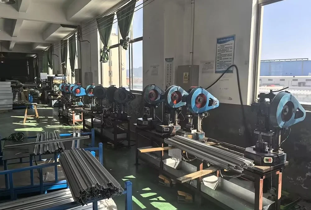 Polycarbonate greenhouse aluminum frame manufacturing and assembly at YardAve factory