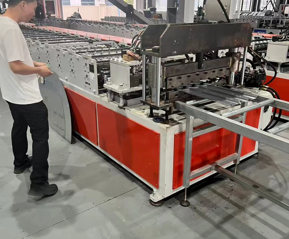 Corrugated steel roof panel roll forming production line for metal carports