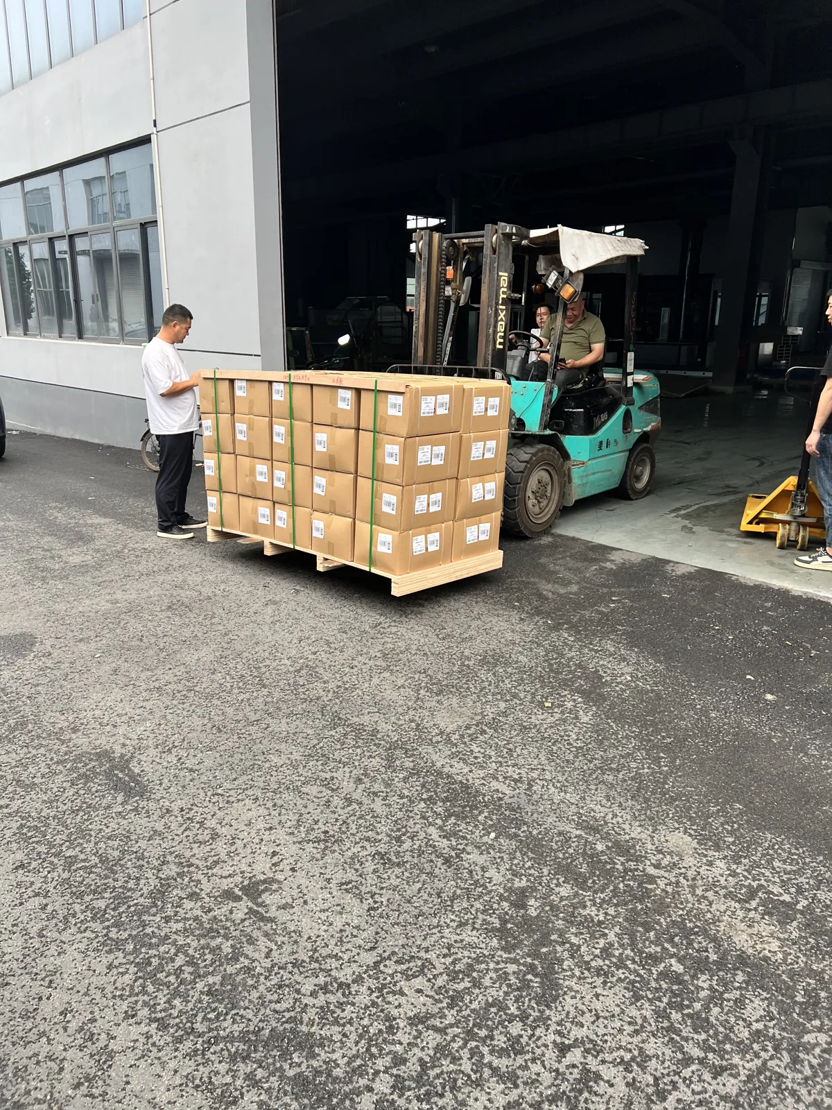 Raised garden bed manufacturers forklift handling export cartons for shipment
