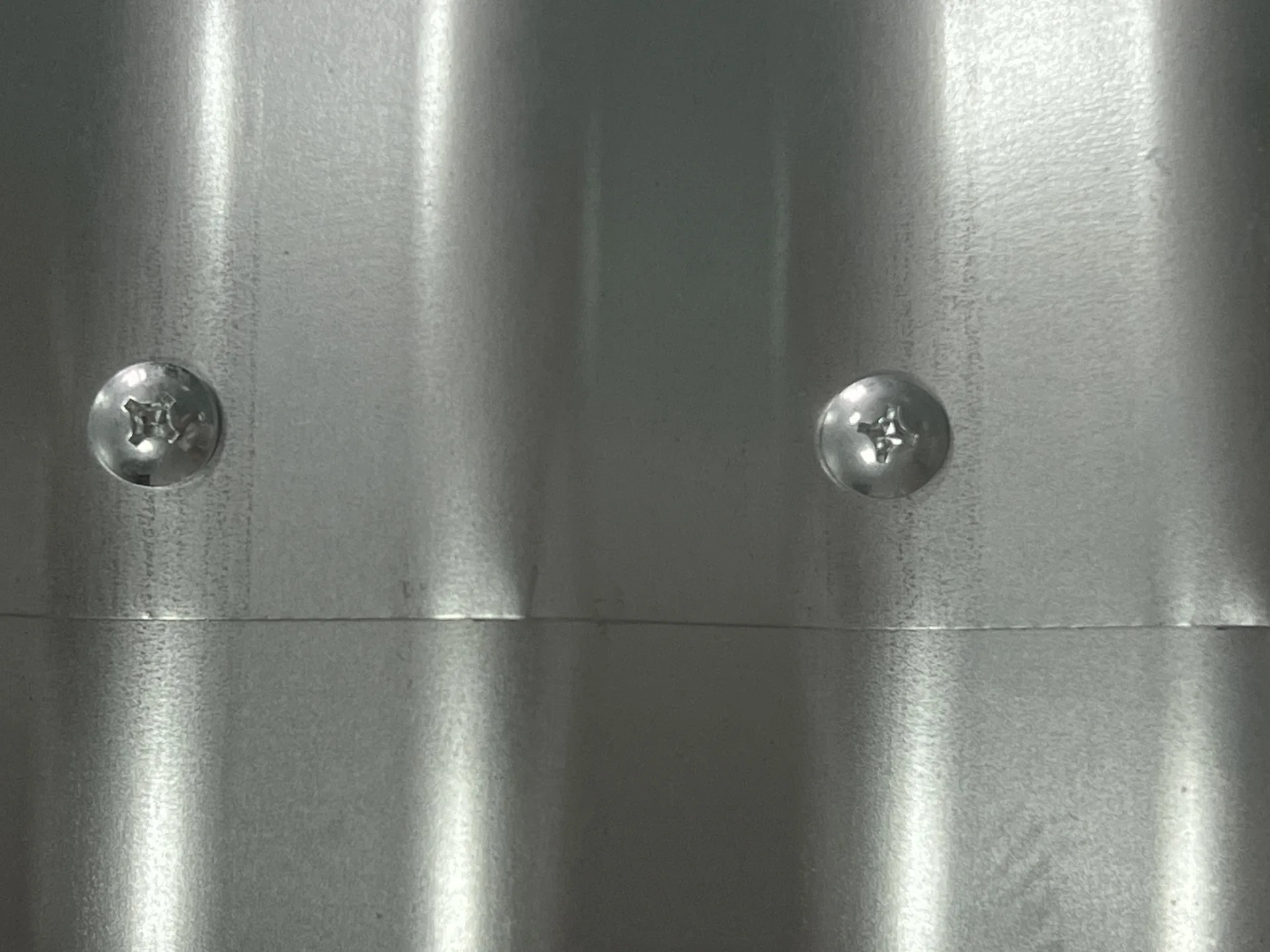Exterior screw connection on corrugated galvanized steel raised garden beds